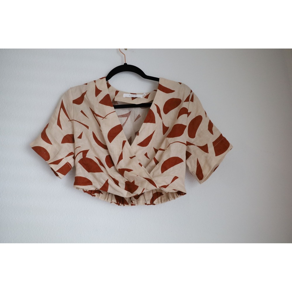 ASTR The Label Crop Top Blouse Abstract Print‎ Short Sleeve Beige Brown S